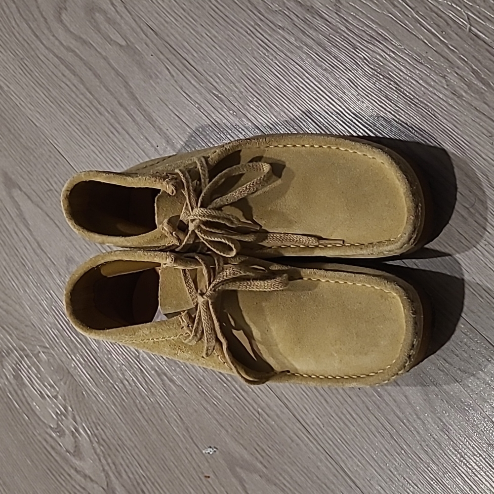 Excellent Condition Clarks size 7 Mens 9  womens